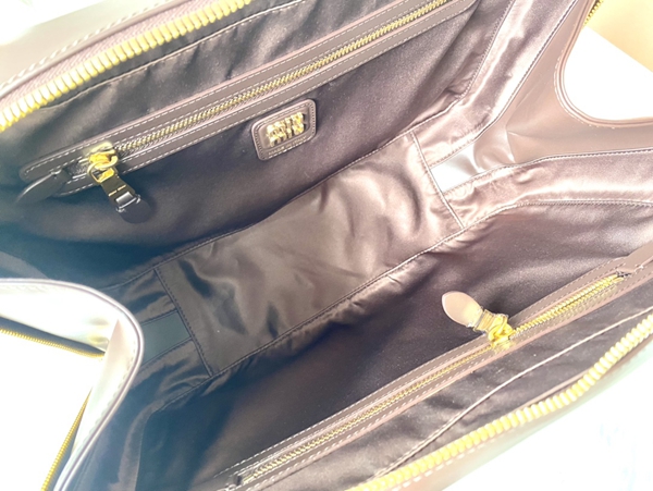 スーパーコピーブランドバッグ角部分ディテール